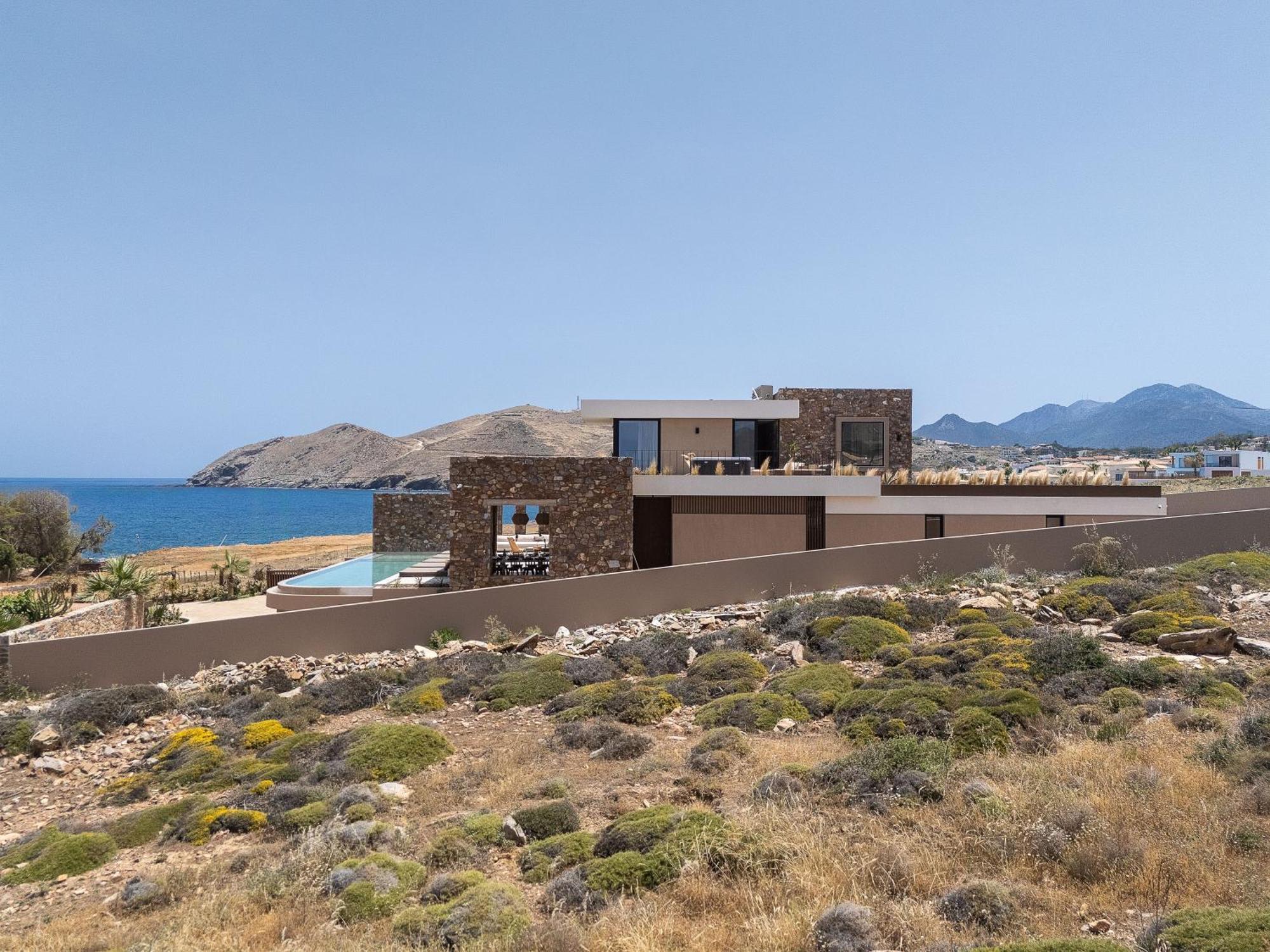 Ormus - Beachfront Sanctuary Blending With Earth, Sun & Sea By Etouri Villa *
