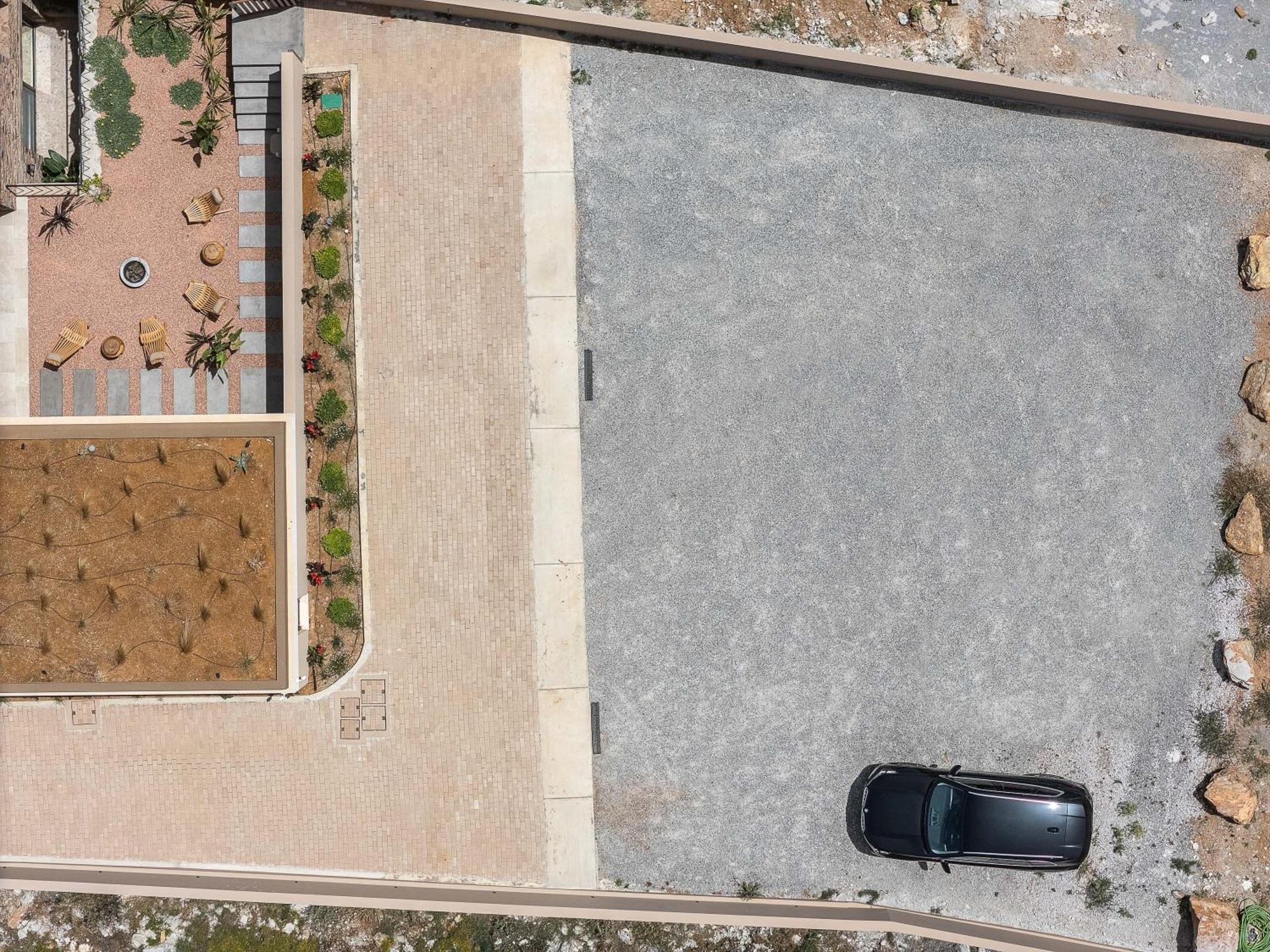 Ormus - Beachfront Sanctuary Blending With Earth, Sun & Sea By Etouri Villa *