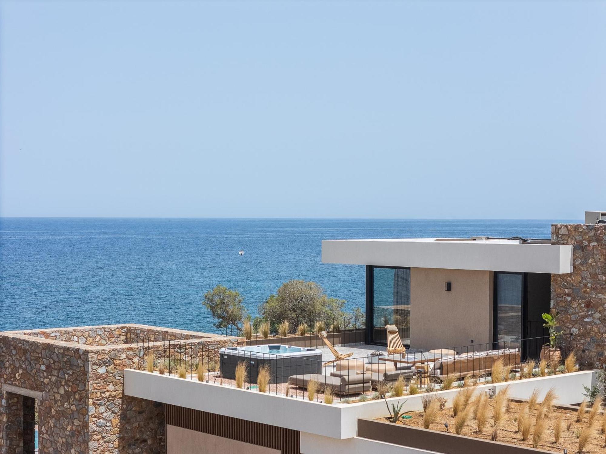 Villa Ormus - Beachfront Sanctuary Blending With Earth, Sun & Sea By Etouri *