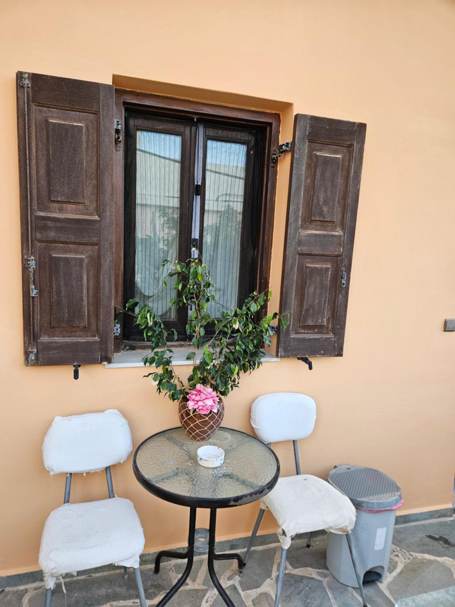 Simple And Special Apartment Ermoupoli