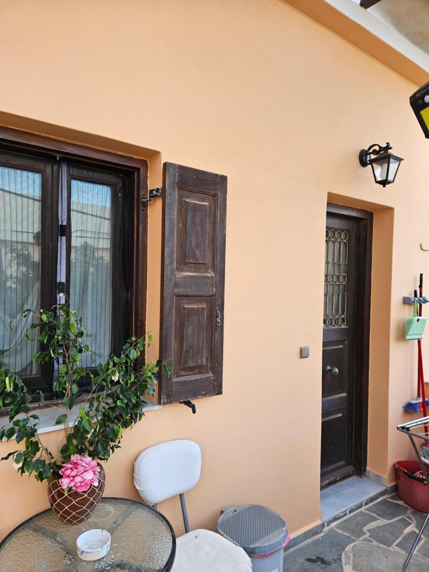 Simple And Special Apartment Ermoupoli