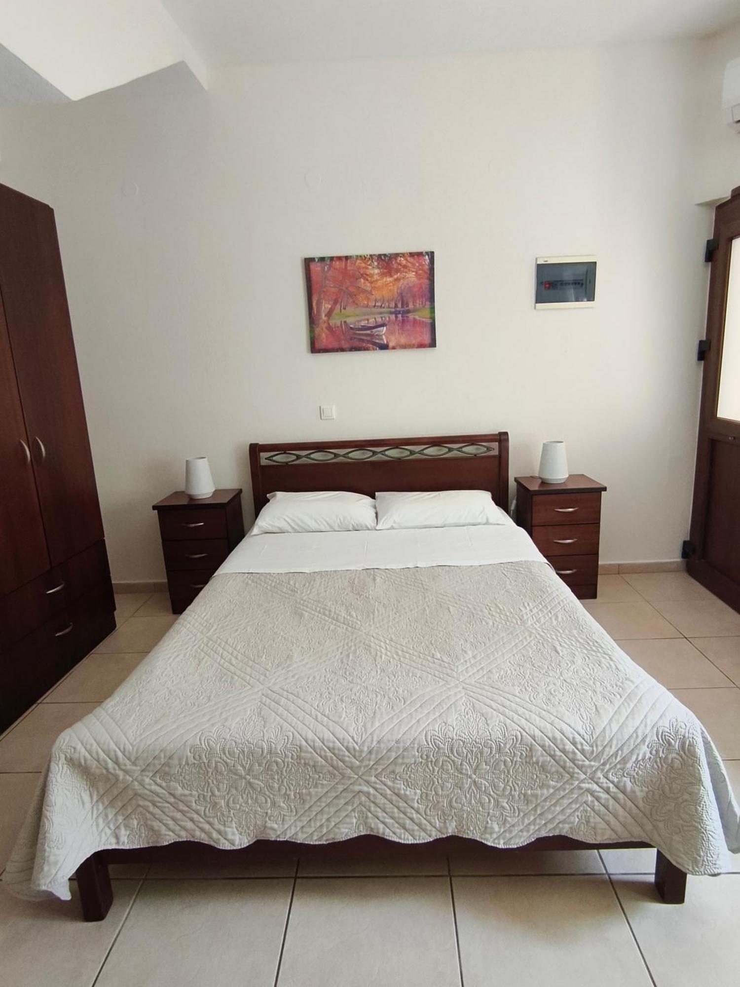 Marianna Apartment Nea Roda