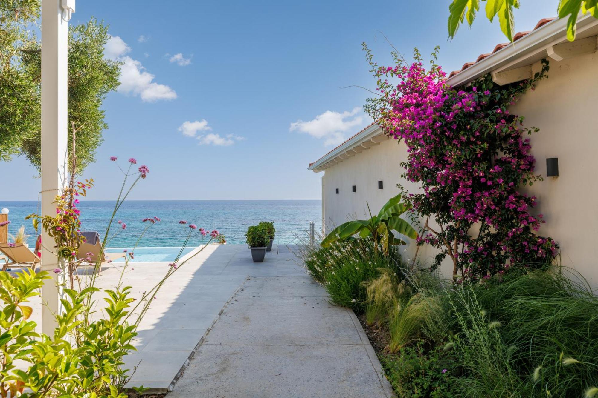 Villa Melivia Seafront Nea Skioni