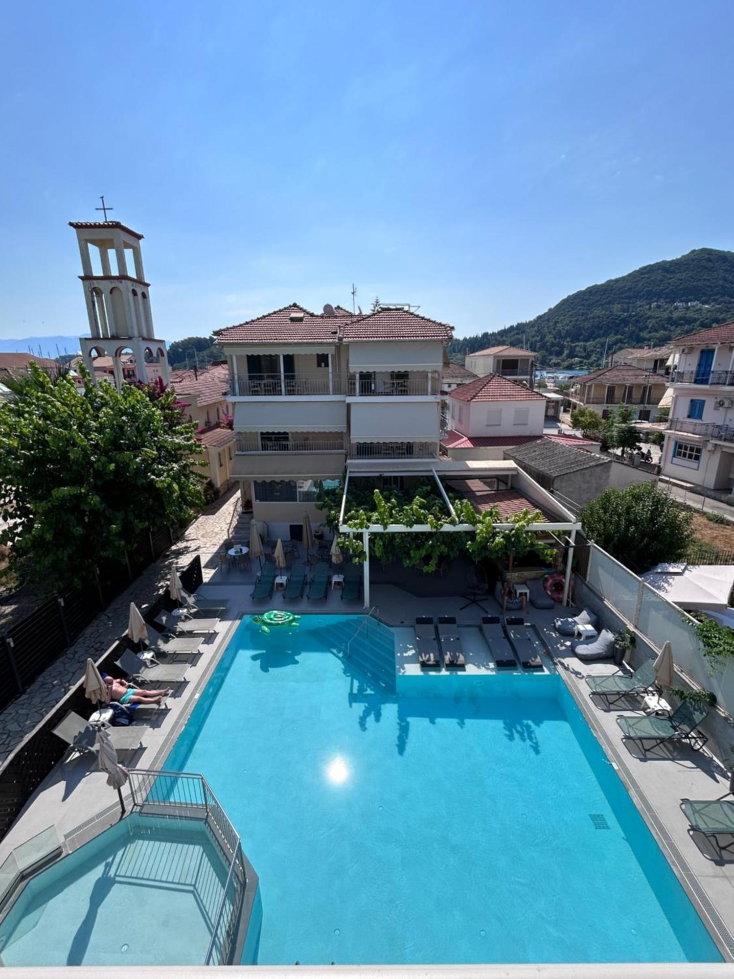 Aggelos & Deluxe Nydri (Lefkada)