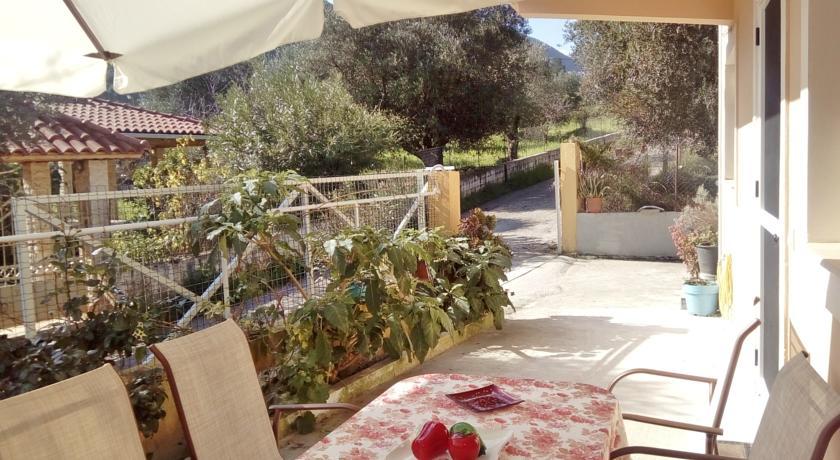 Flamiatos Garden Apartment