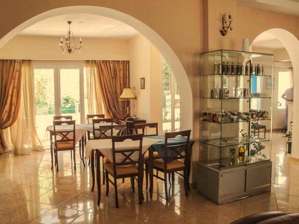 Nefeli Hotel 3*