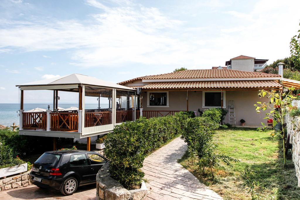 Amoudi Studios Apartments Hotel