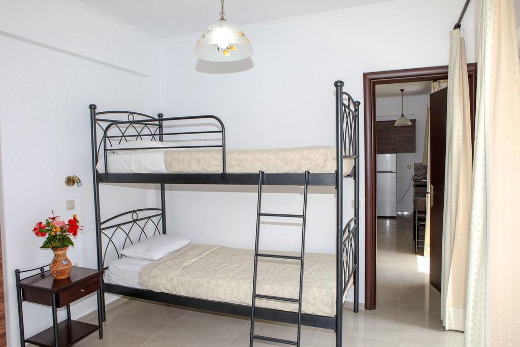 Amoudi Studios Apartments Hotel 3*