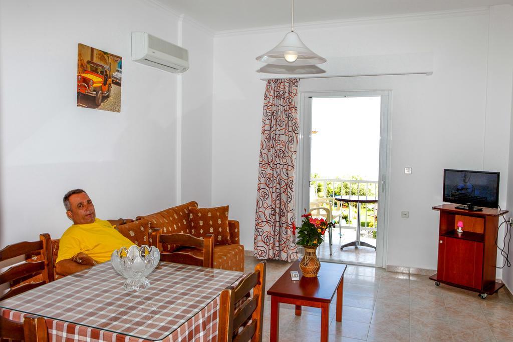 Amoudi Studios Apartments Hotel 3*