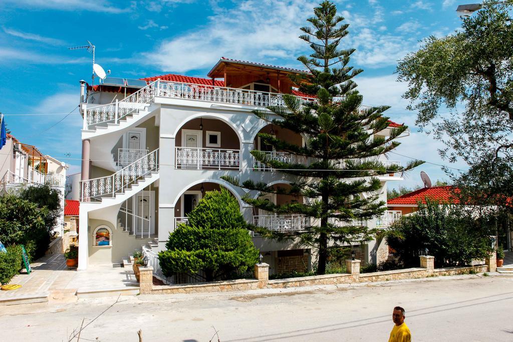 Aparthotel Amoudi Studios Apartments Hotel