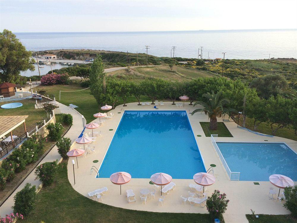 Irinna Hotel 3*