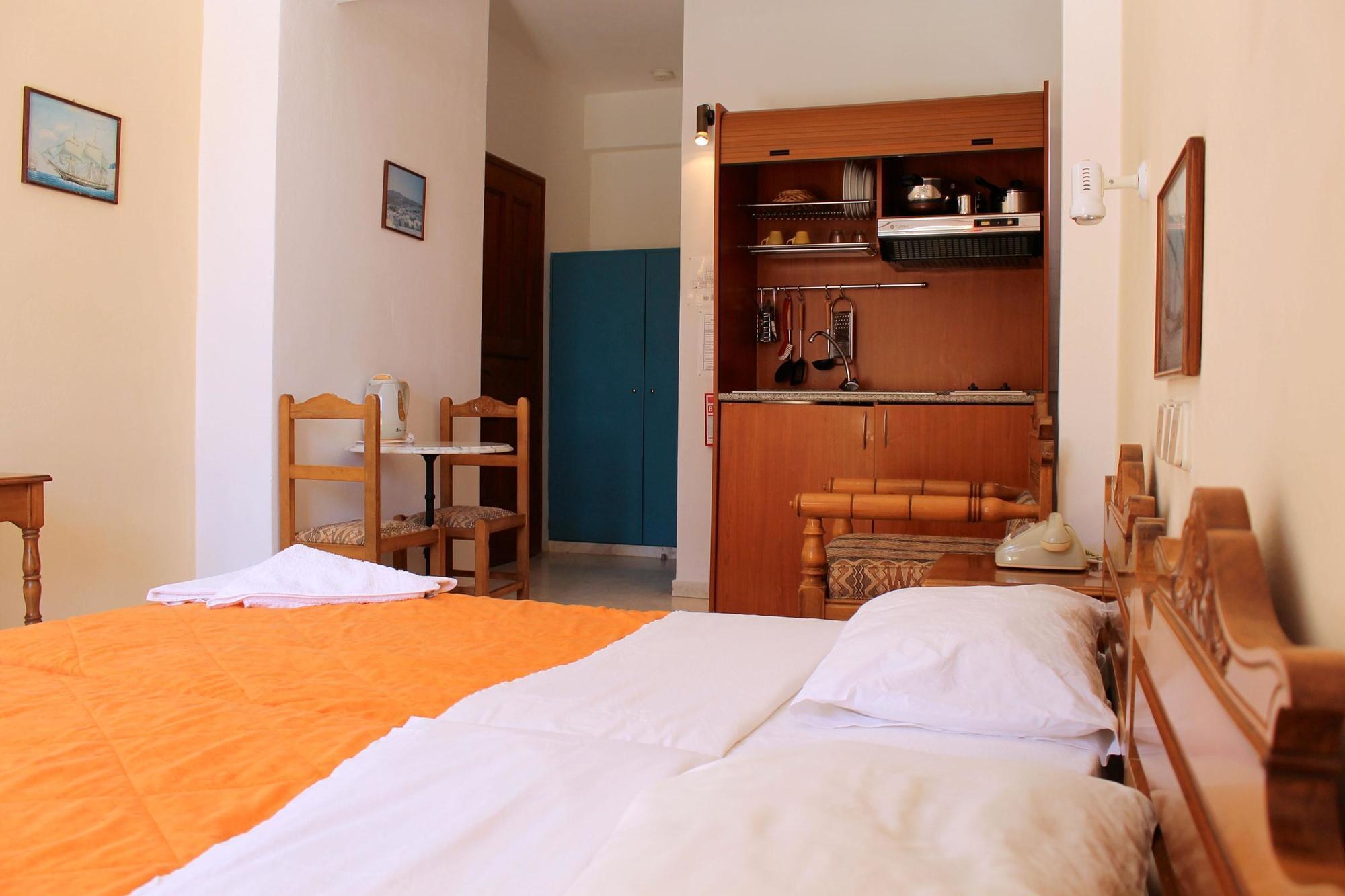 Hotel Alia Kamari (Santorini)