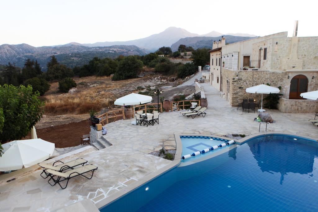 Zouridi Park 3*