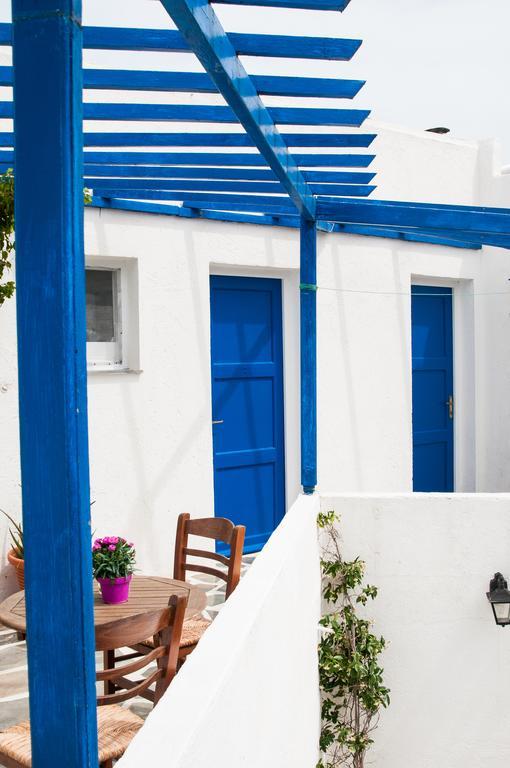 Manousos' Hotel *