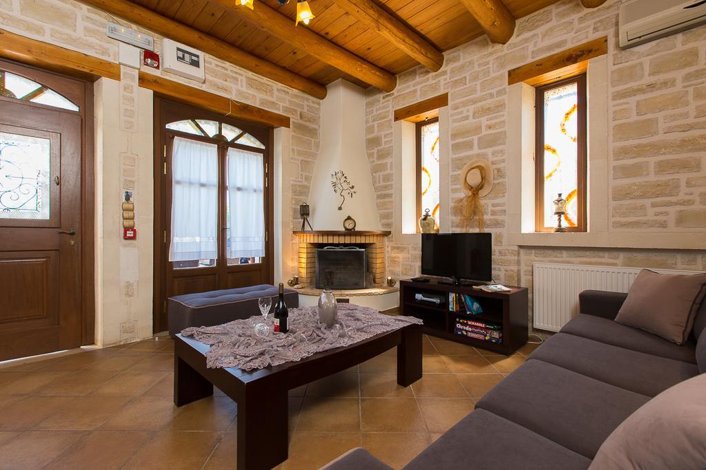 Elia Villa