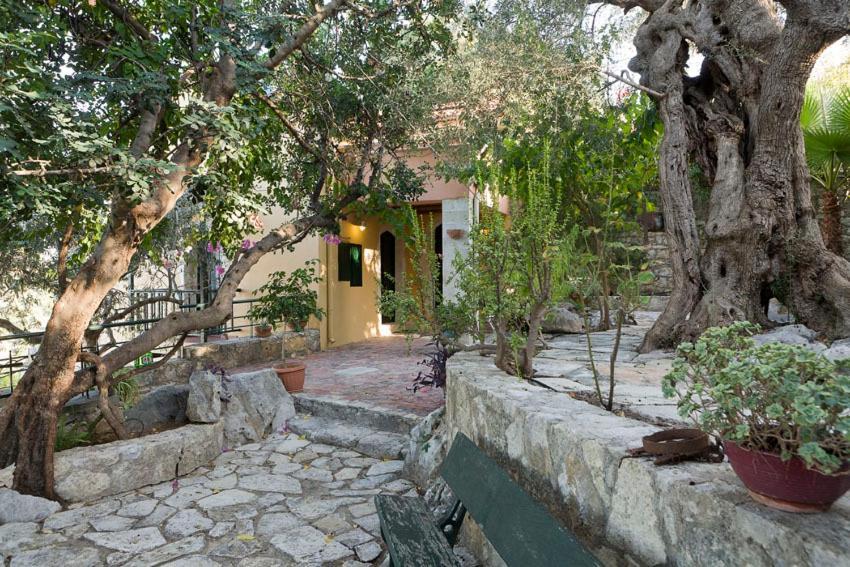 Agathes Traditional Houses Guest house