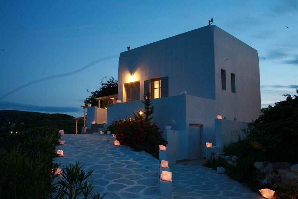Pente Elies Milos Hotel