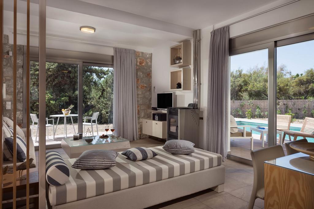 Cedar Bay Beachside