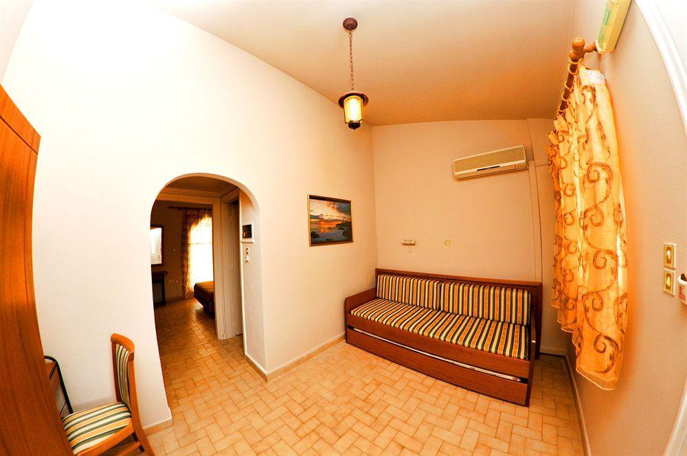 Lefteris Village Hotel