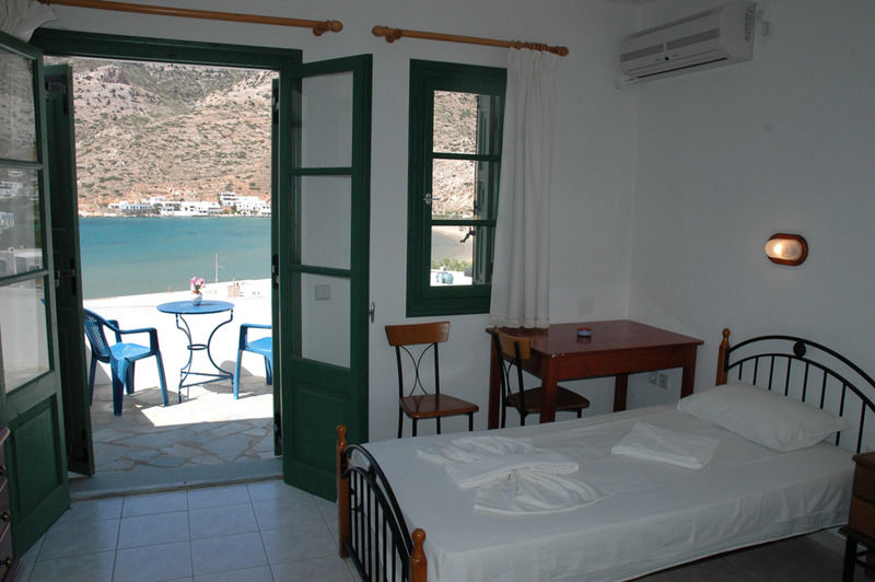 Tzannis Aglaia Kamares (Sifnos)