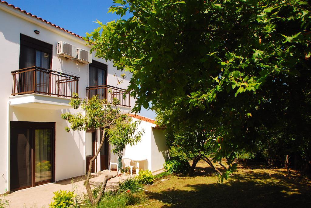Saonisos Aparthotel
