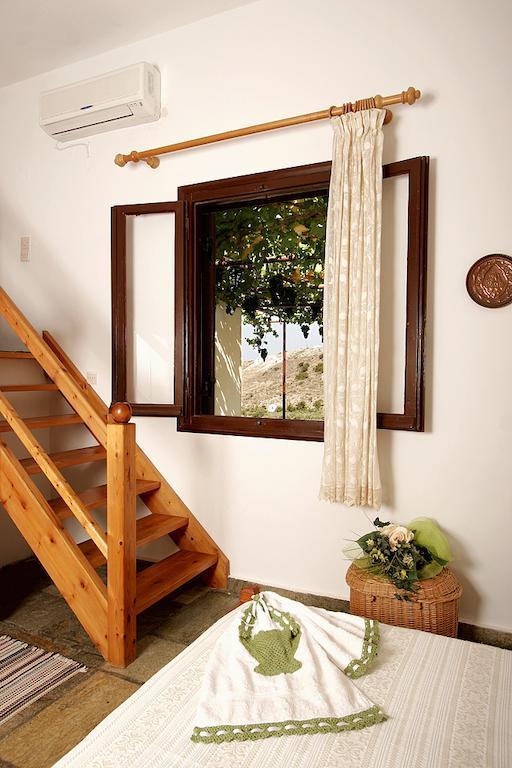 Traditional Kapare * Kokkino Chorio