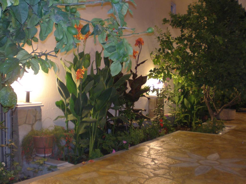 Ira Studios -