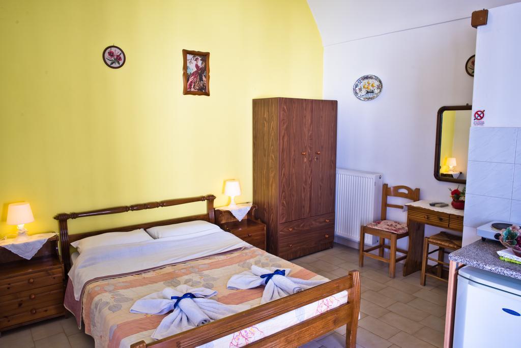 Studio Maria Kafouros Perissa (Santorini)