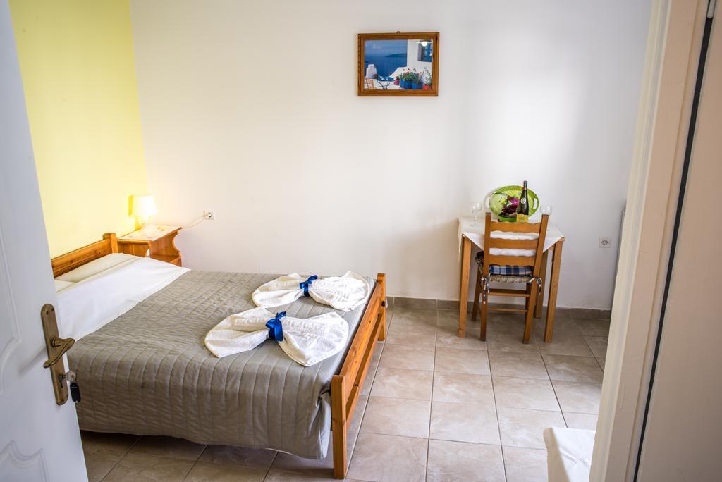 Studio Maria Kafouros Perissa (Santorini)