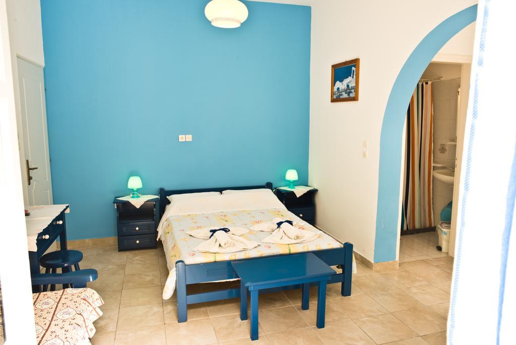 Studio Maria Kafouros Perissa (Santorini)