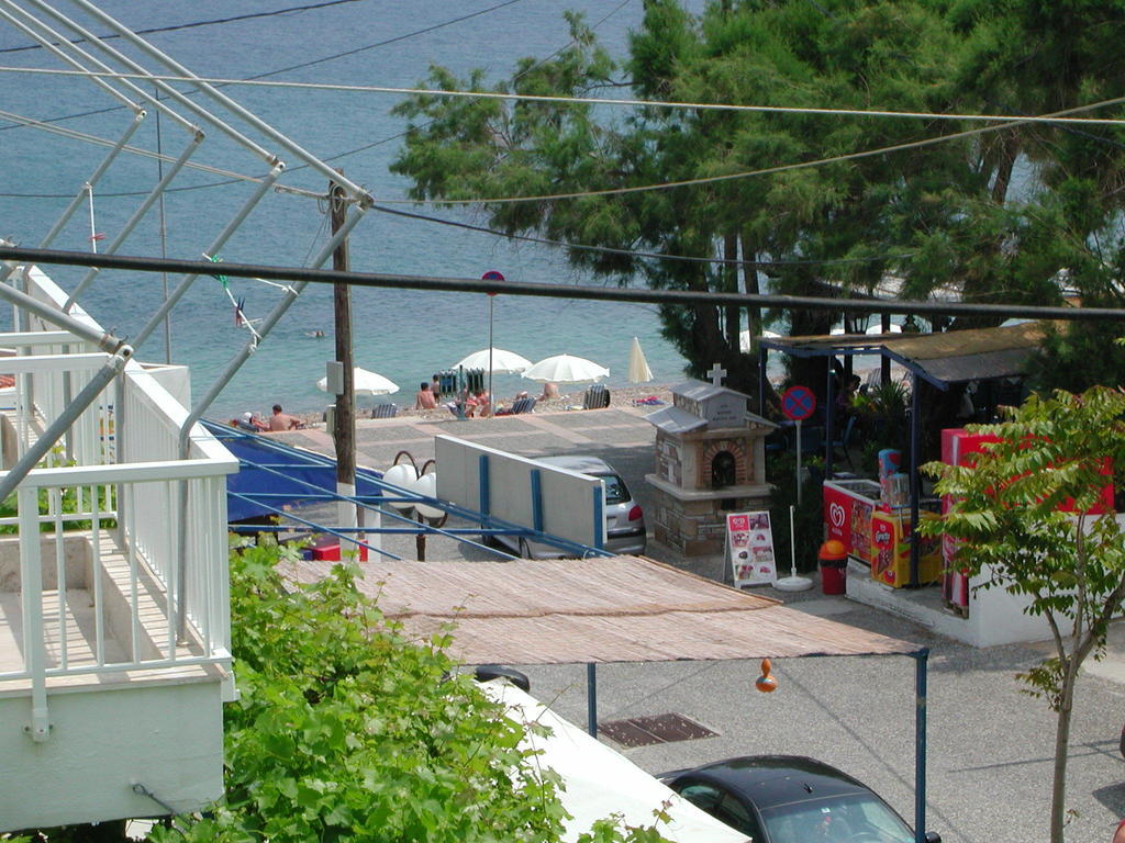 To Kamari Paralia Agias Foteinis