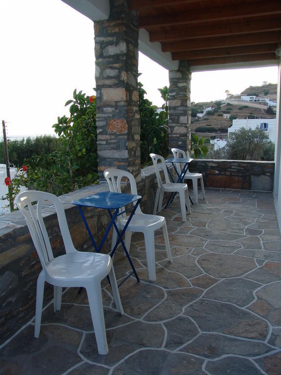 Manthos Place