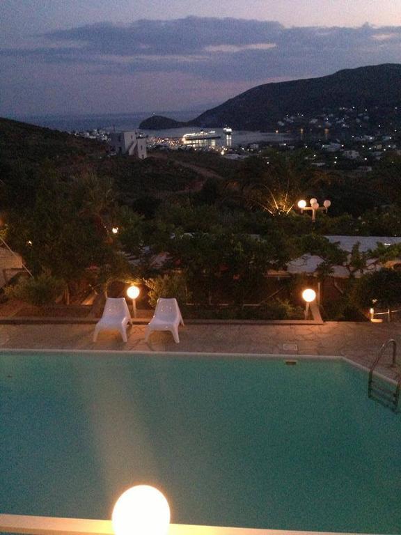 Kymothoi & Pool Bar