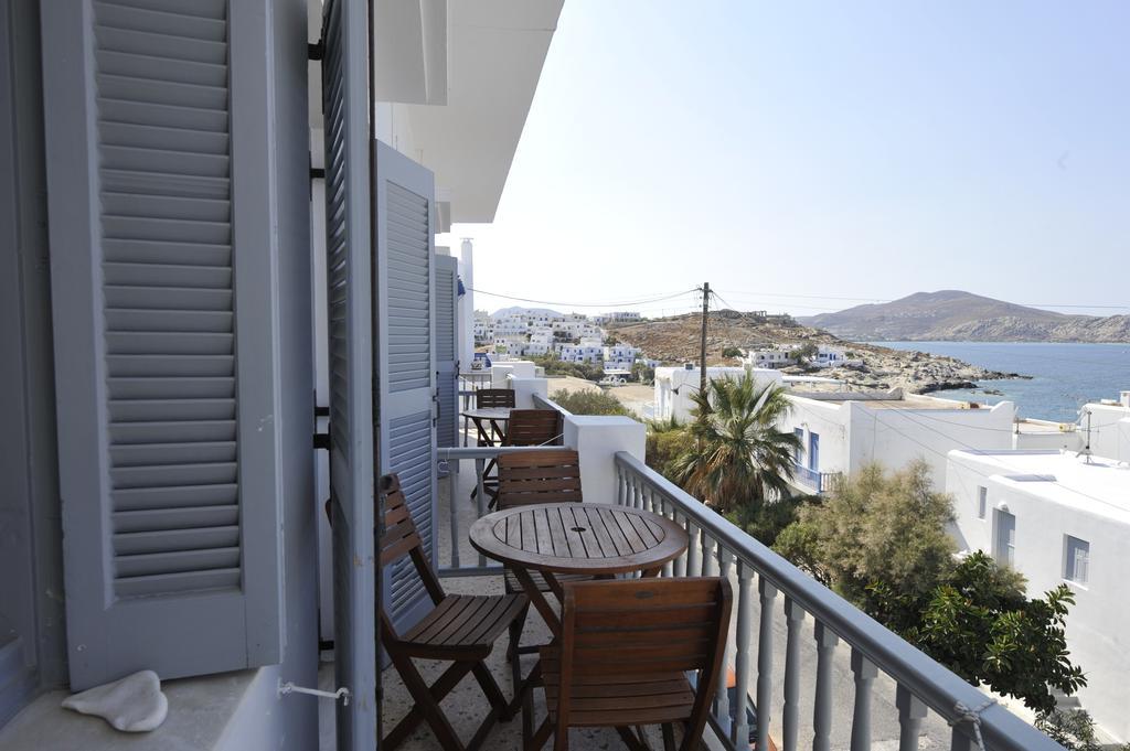 Flora & Naousa (Paros)