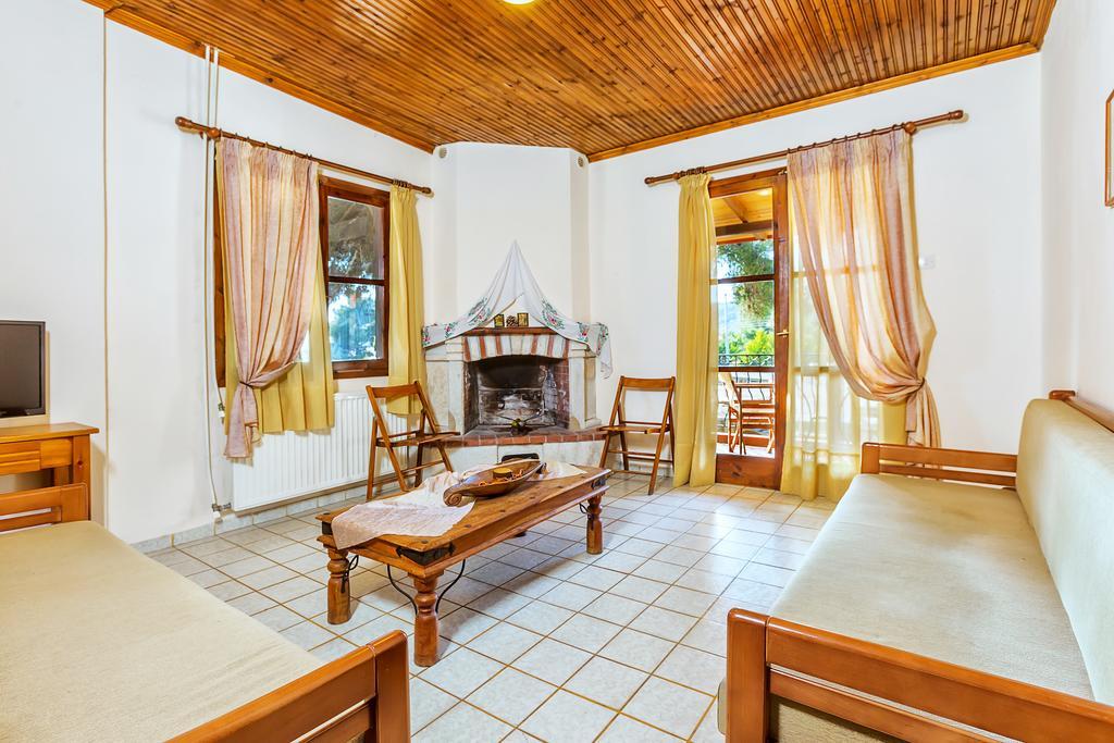 Xenios Loutra Village Karnagio Loutra (Kassandra)