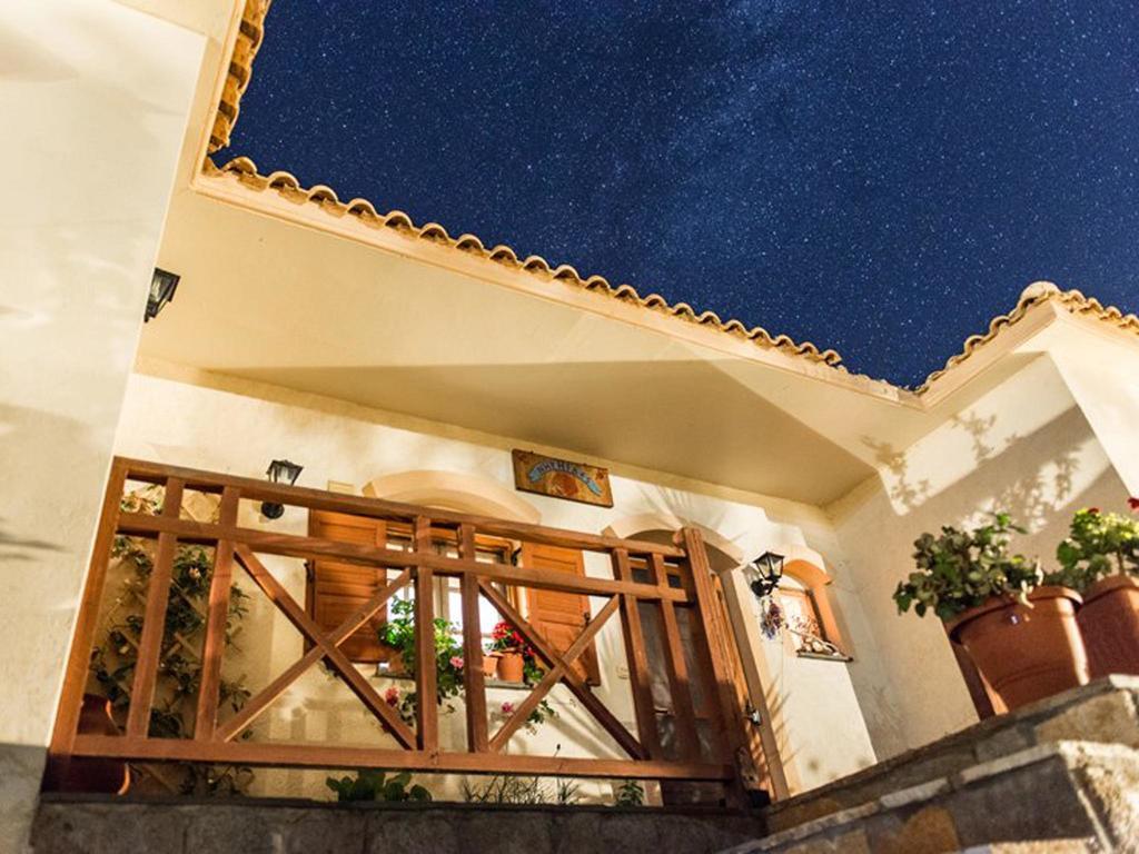 Niriides Studios Armenistis (Ikaria)
