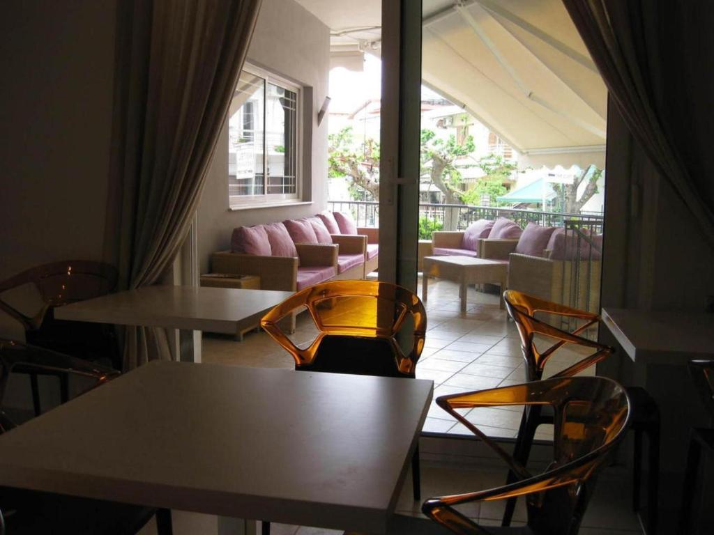 Alexandros Aparthotel Kamena Vourla