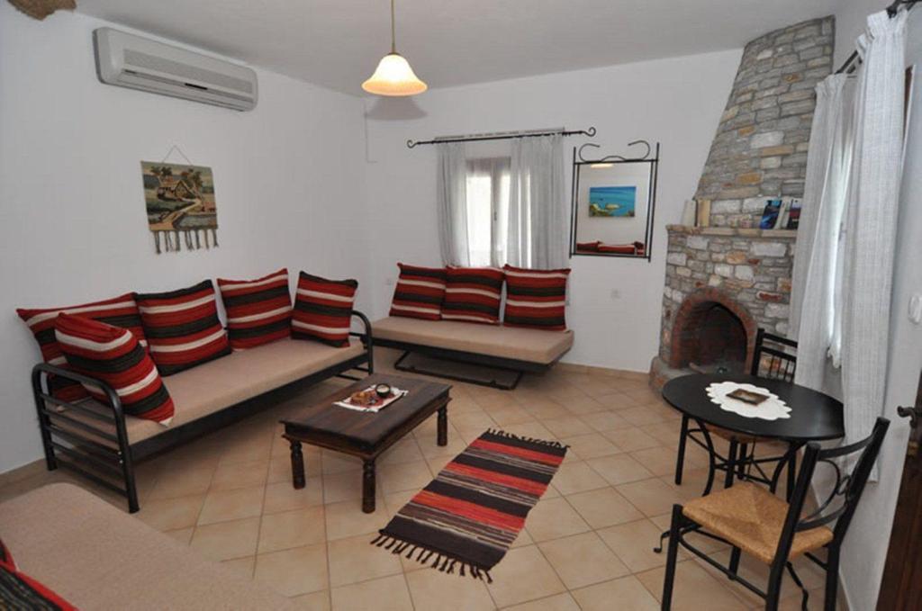 Arsinoi Stonehouses *