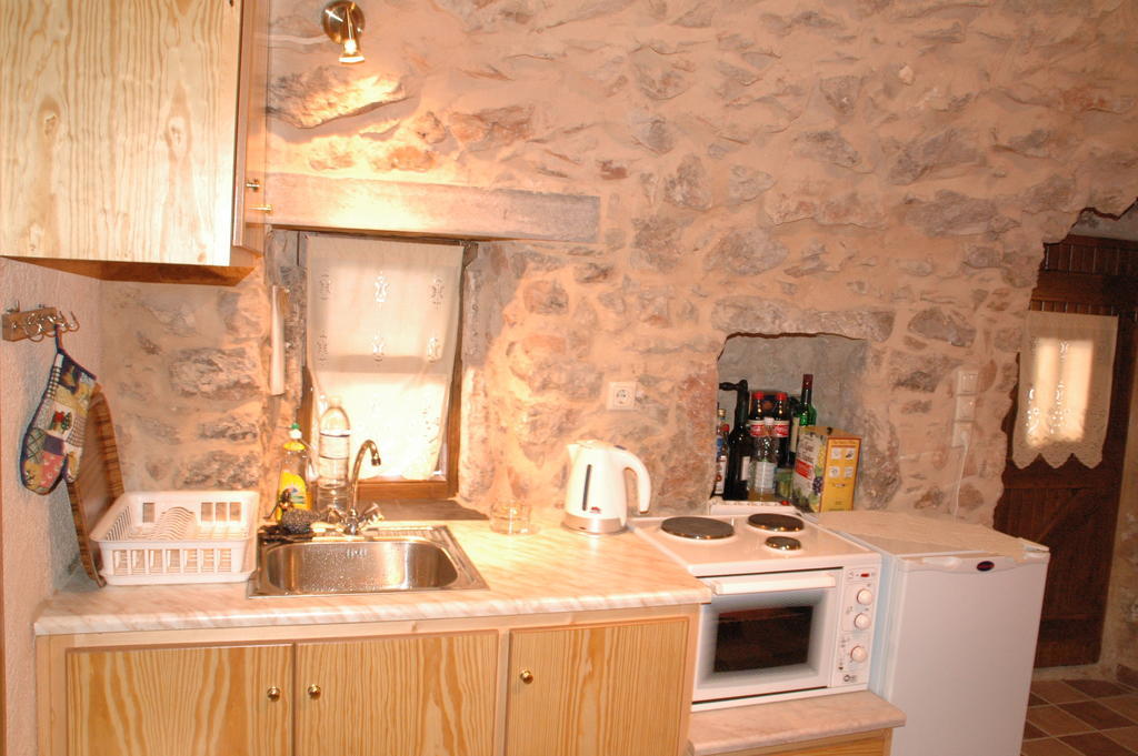 Stoneapartments, γ κωσταλοσ και σια οε