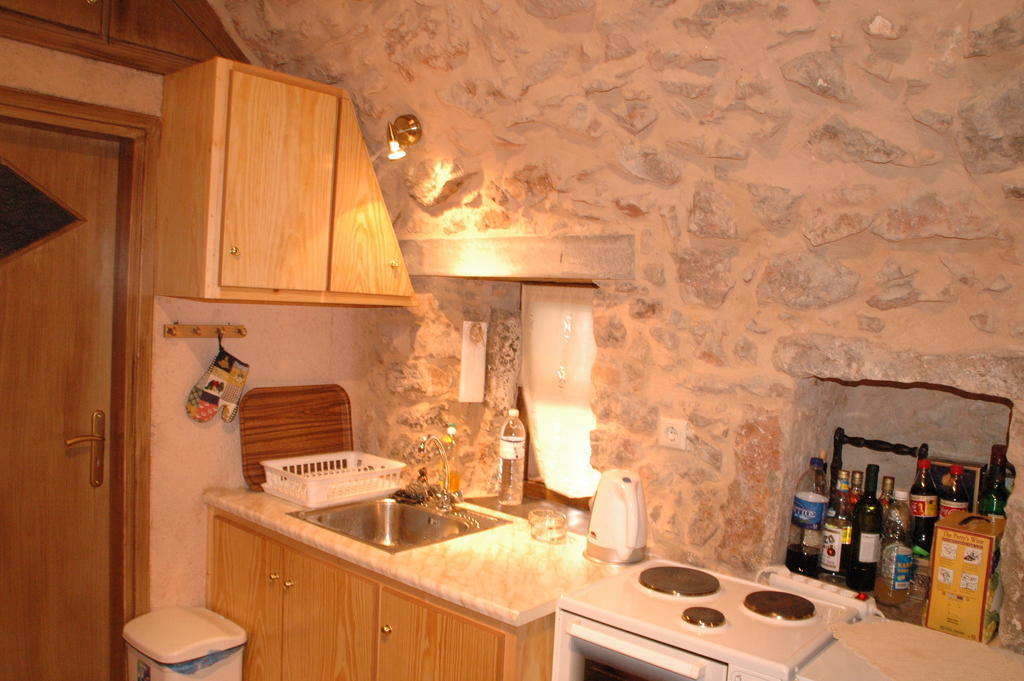 Stoneapartments, γ κωσταλοσ και σια οε Avgonima
