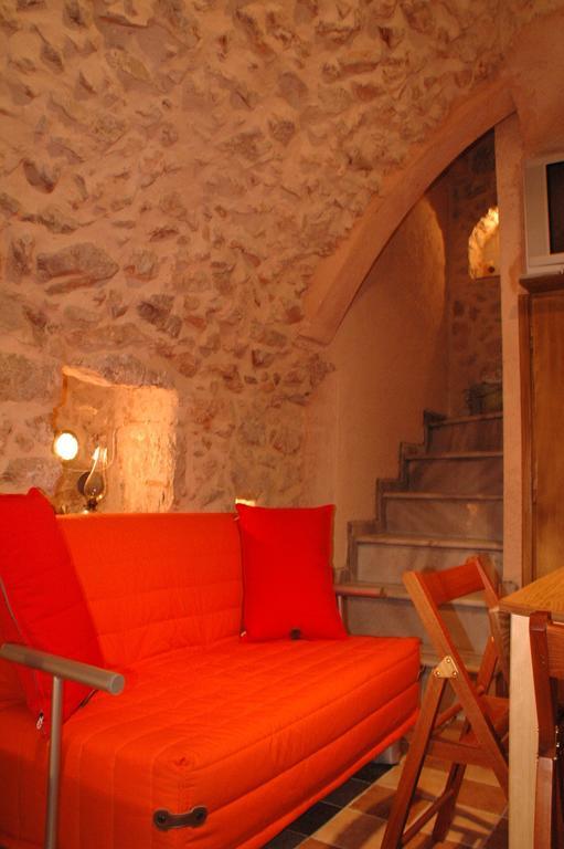 Stoneapartments, γ κωσταλοσ και σια οε Avgonima
