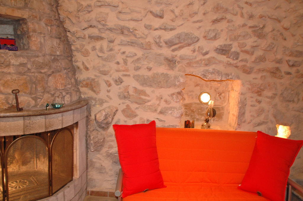 Stoneapartments, γ κωσταλοσ και σια οε