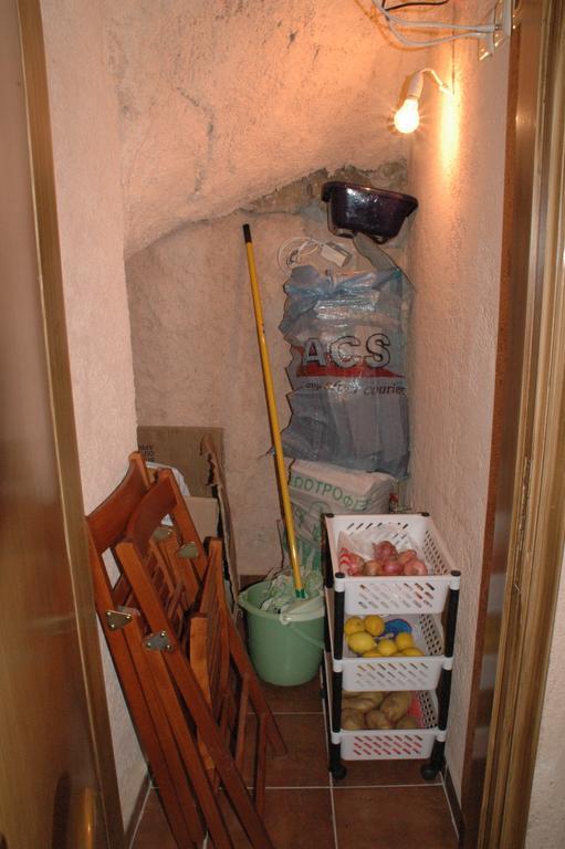 Stoneapartments, γ κωσταλοσ και σια οε