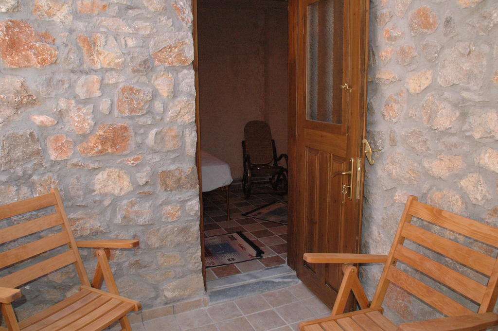 Stoneapartments, γ κωσταλοσ και σια οε