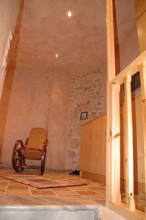 Stoneapartments, γ κωσταλοσ και σια οε Avgonima