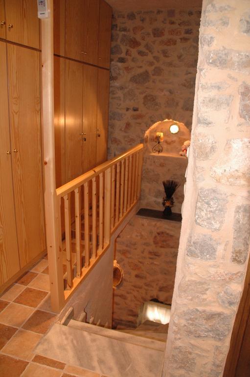 Stoneapartments, γ κωσταλοσ και σια οε Avgonima