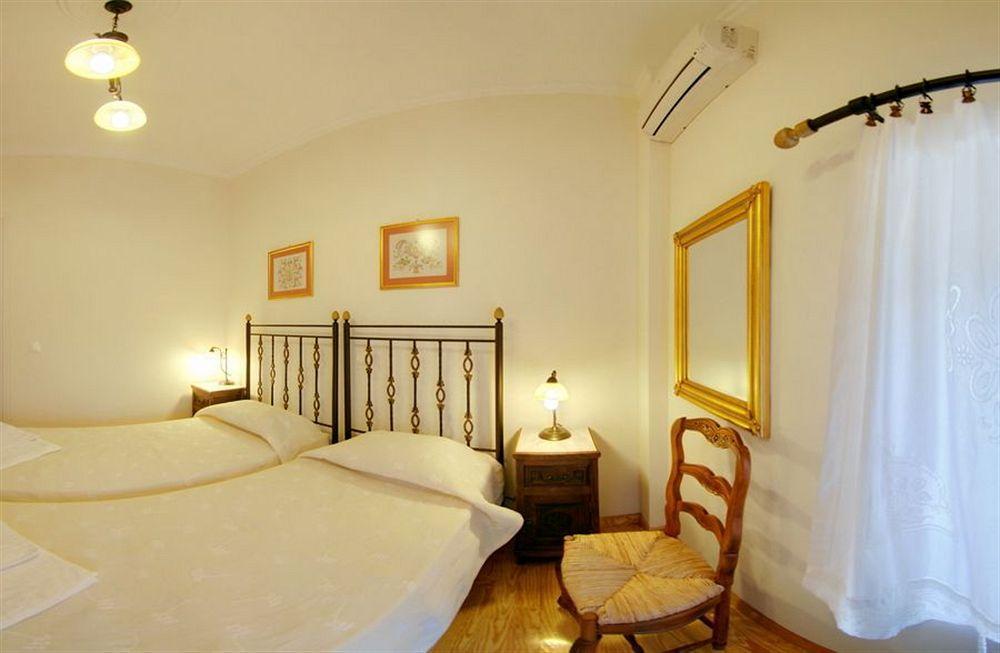 Agallis Corfu * Sokrakion