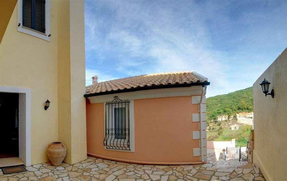 Agallis Corfu * Sokrakion