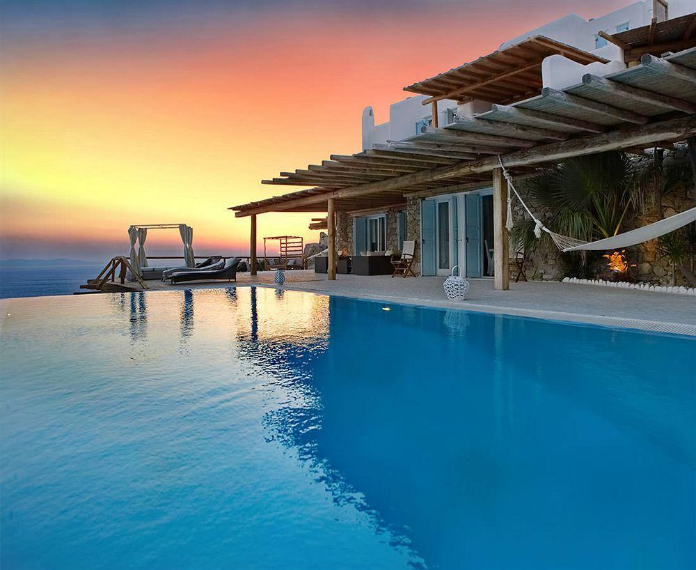 Zinas Villa *