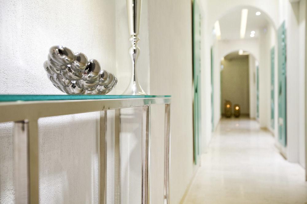 Privee Santorini Hotel 2*